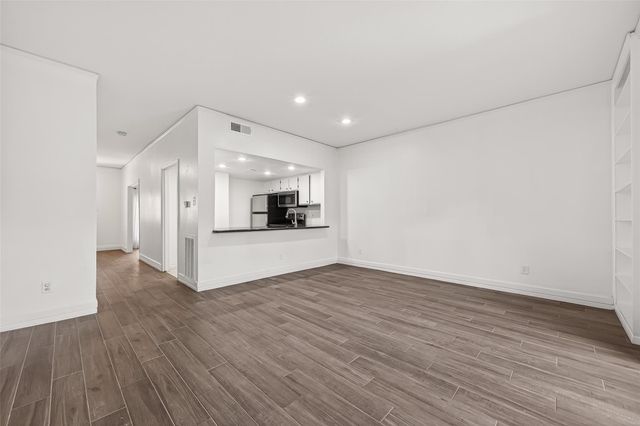 14707 Barryknoll Lane 164, Houston, TX 77079