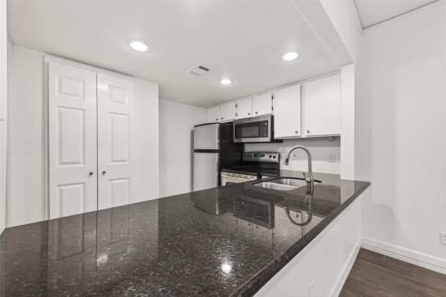 14707 Barryknoll Lane 164, Houston, TX 77079