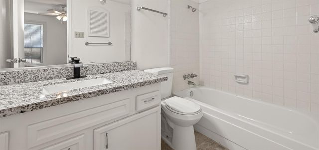 14707 Barryknoll Lane 164, Houston, TX 77079