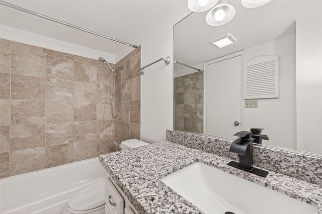 14707 Barryknoll Lane 164, Houston, TX 77079