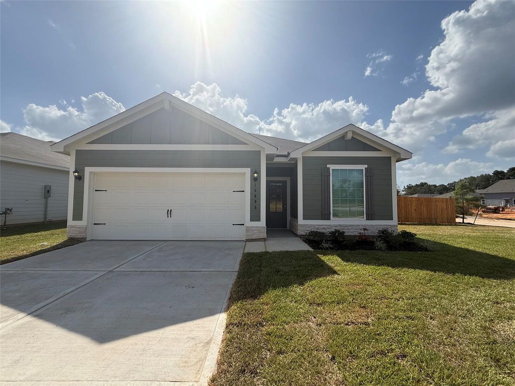 15885 Berry Hill Drive, Conroe, TX 77303