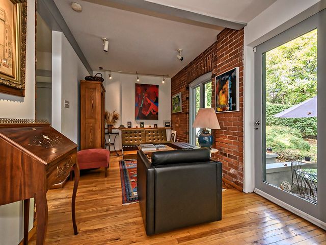 1 Parkton, Shadyside, PA 15232