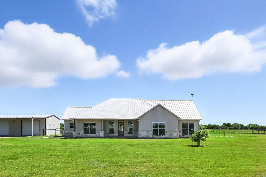 496 Country Road 4730, Leonard, TX 75452