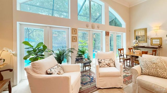 4020 Indigo Dr, Pensacola, FL 32507