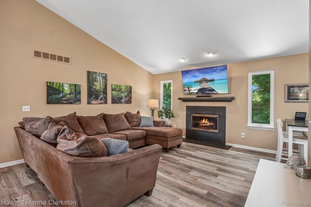 2787 Riverside Drive, Waterford Charter Township, MI 48329
