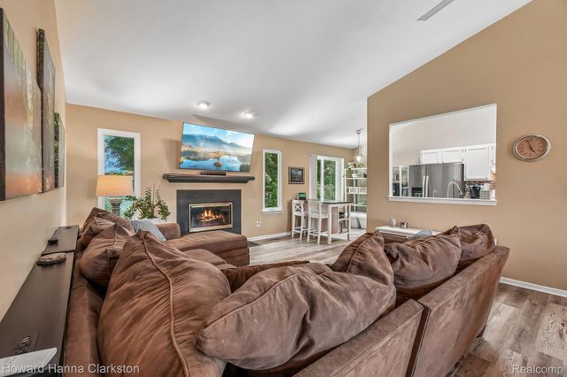 2787 Riverside Drive, Waterford Charter Township, MI 48329