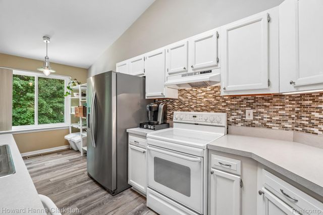 2787 Riverside Drive, Waterford Charter Township, MI 48329