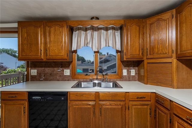 175 Leonard Avenue, East Providence, RI 02914