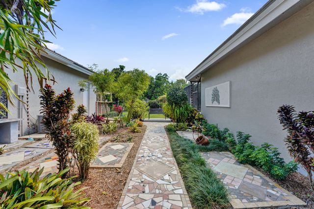 5970 SW 55th Street, Davie, FL 33314