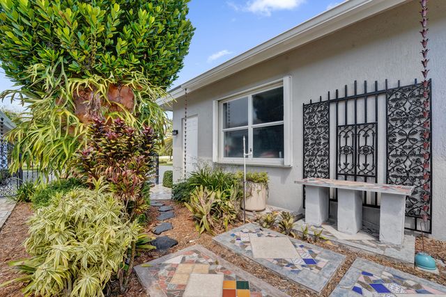 5970 SW 55th Street, Davie, FL 33314