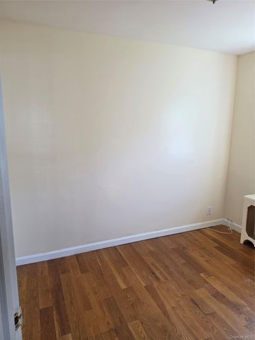 195-25 Woodhull Avenue 2nd fl, Hollis, NY 11423