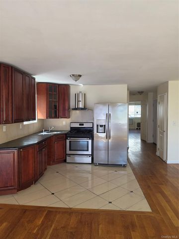 195-25 Woodhull Avenue 2nd fl, Hollis, NY 11423