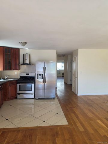 195-25 Woodhull Avenue 2nd fl, Hollis, NY 11423