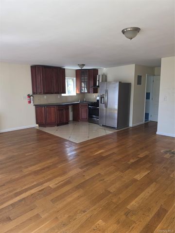 195-25 Woodhull Avenue 2nd fl, Hollis, NY 11423