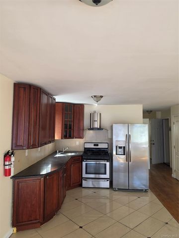 195-25 Woodhull Avenue 2nd fl, Hollis, NY 11423
