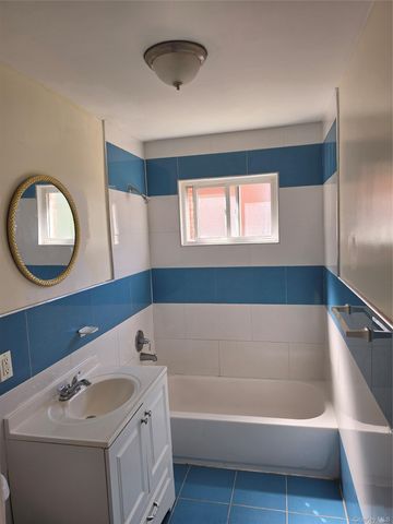 195-25 Woodhull Avenue 2nd fl, Hollis, NY 11423