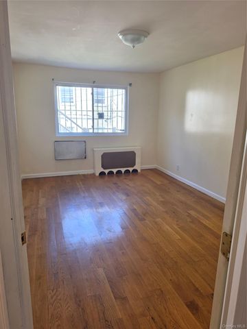 195-25 Woodhull Avenue 2nd fl, Hollis, NY 11423