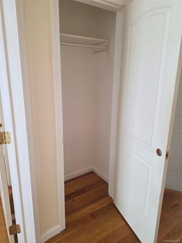 195-25 Woodhull Avenue 2nd fl, Hollis, NY 11423