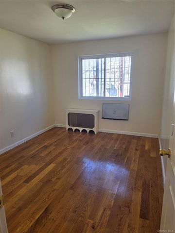 195-25 Woodhull Avenue 2nd fl, Hollis, NY 11423