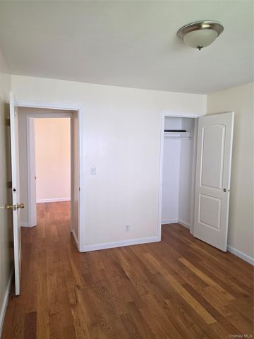195-25 Woodhull Avenue 2nd fl, Hollis, NY 11423