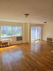 195-25 Woodhull Avenue 2nd fl, Hollis, NY 11423