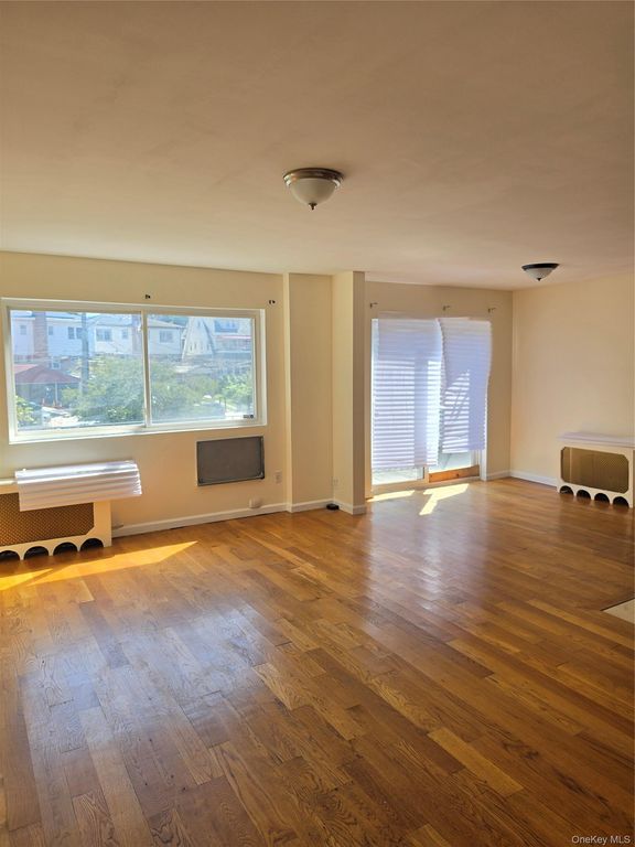195-25 Woodhull Avenue 2nd fl, Hollis, NY 11423