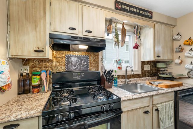 23 Ritter St, Nashua, NH 03060