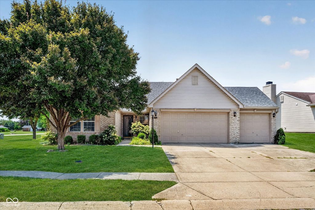 7955 Bent Willow Drive, Indianapolis, IN 46239