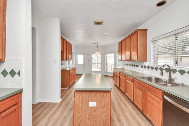 4423 Tree Line Drive, Pasadena, TX 77505