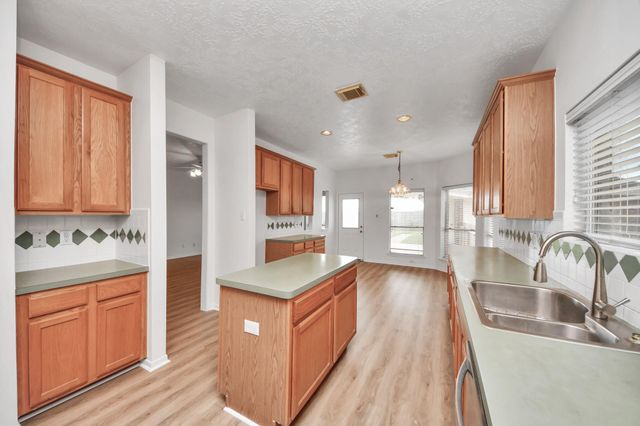 4423 Tree Line Drive, Pasadena, TX 77505