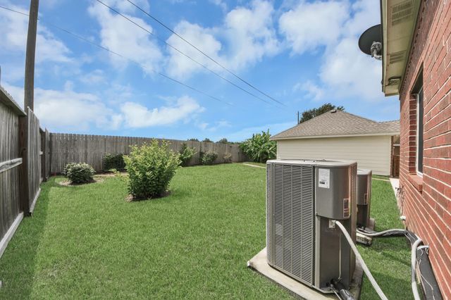 4423 Tree Line Drive, Pasadena, TX 77505