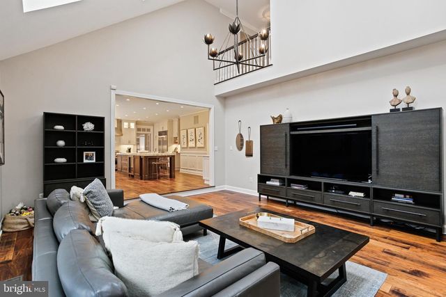 1110 ROUND PEBBLE LN, Reston, VA 20194