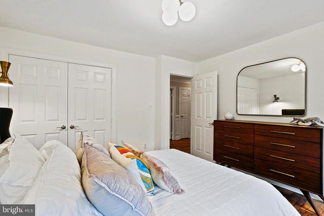 1110 ROUND PEBBLE LN, Reston, VA 20194