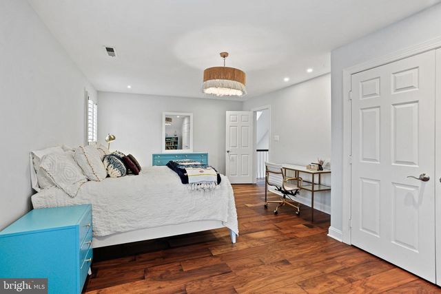 1110 ROUND PEBBLE LN, Reston, VA 20194