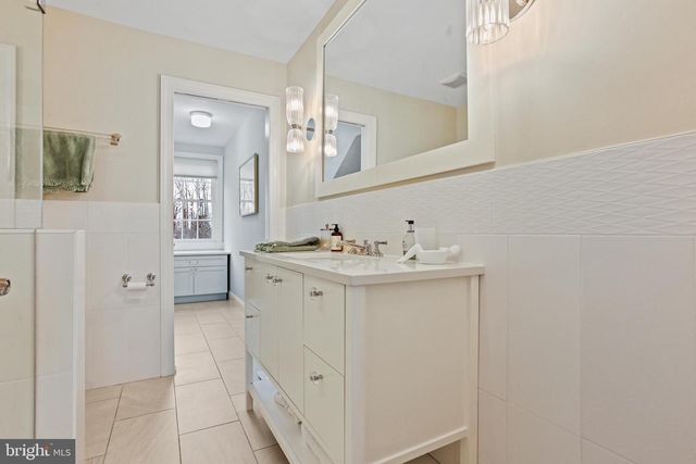 1110 ROUND PEBBLE LN, Reston, VA 20194