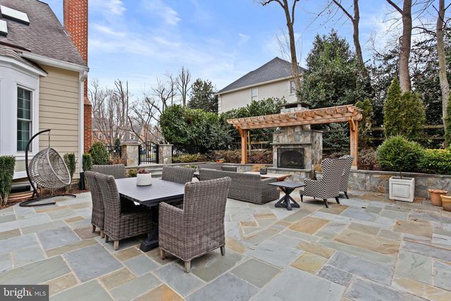 1110 ROUND PEBBLE LN, Reston, VA 20194