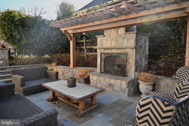 1110 ROUND PEBBLE LN, Reston, VA 20194