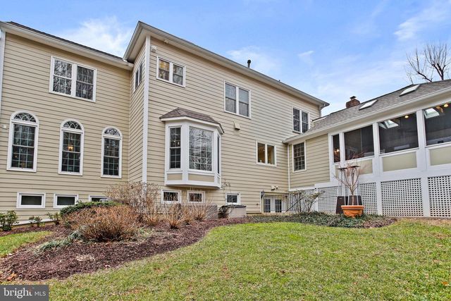 1110 ROUND PEBBLE LN, Reston, VA 20194