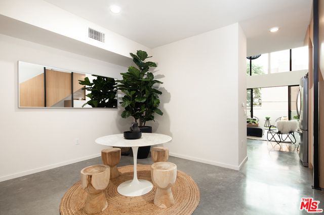 11830 Courtleigh 301, Los Angeles, CA 90066