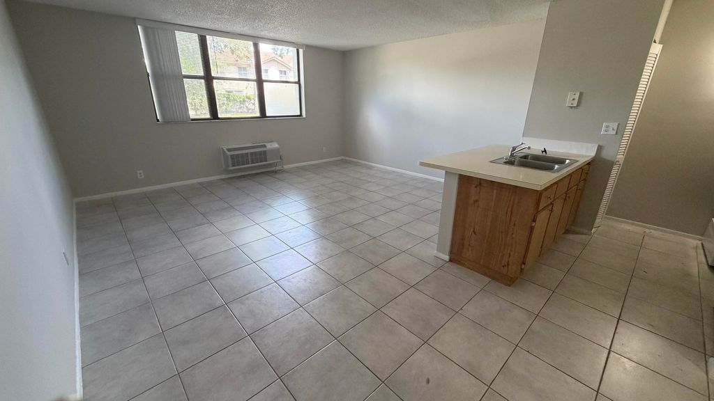 2501 RIVERSIDE Drive 118-A, Coral Springs, FL 33065
