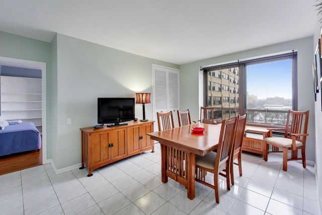 5050 S East End Avenue 9C, Chicago, IL 60615