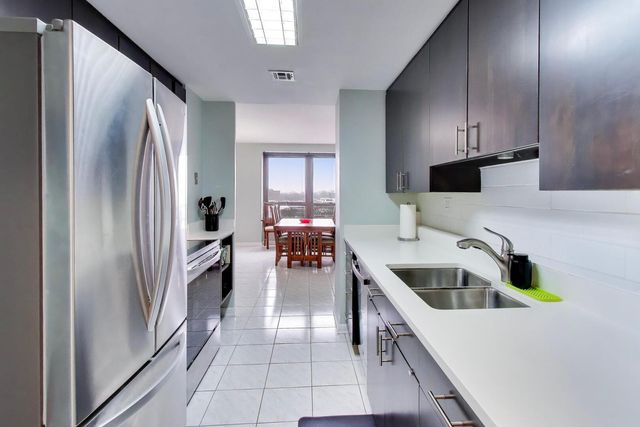 5050 S East End Avenue 9C, Chicago, IL 60615