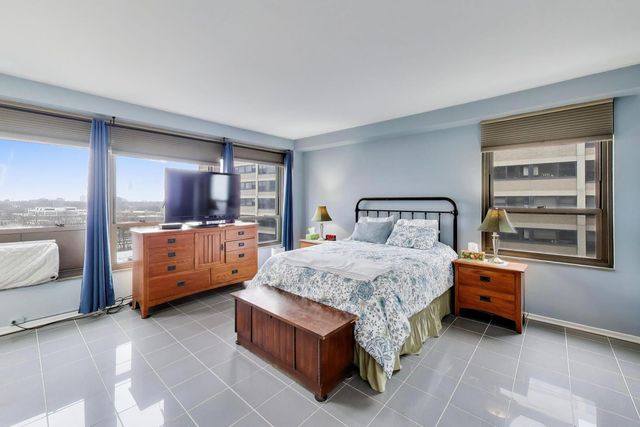 5050 S East End Avenue 9C, Chicago, IL 60615