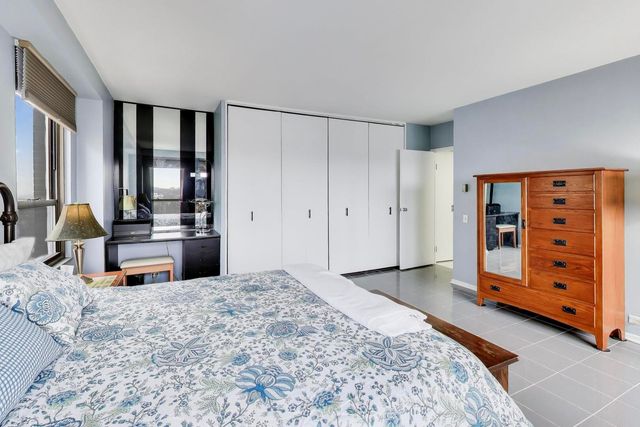 5050 S East End Avenue 9C, Chicago, IL 60615