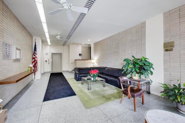 5050 S East End Avenue 9C, Chicago, IL 60615