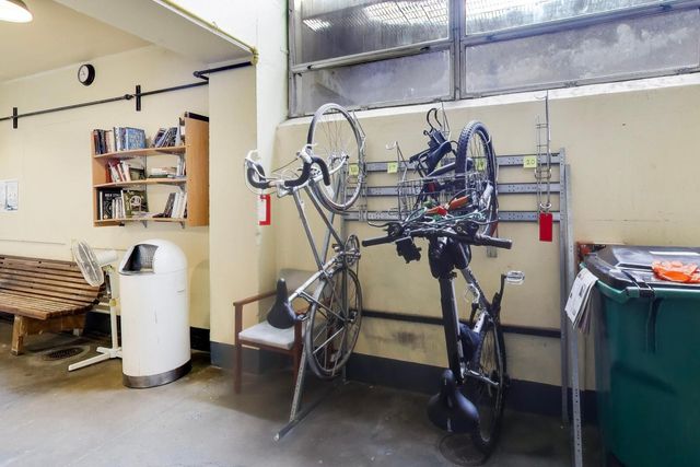 5050 S East End Avenue 9C, Chicago, IL 60615