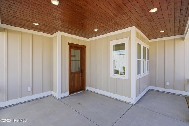 340 Spicer Lake Drive, Holly Ridge, NC 28445