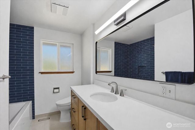 20621 78th Place W, Edmonds, WA 98026