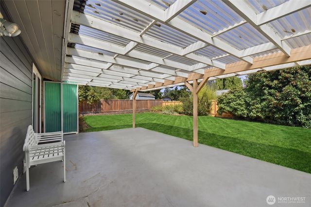 20621 78th Place W, Edmonds, WA 98026