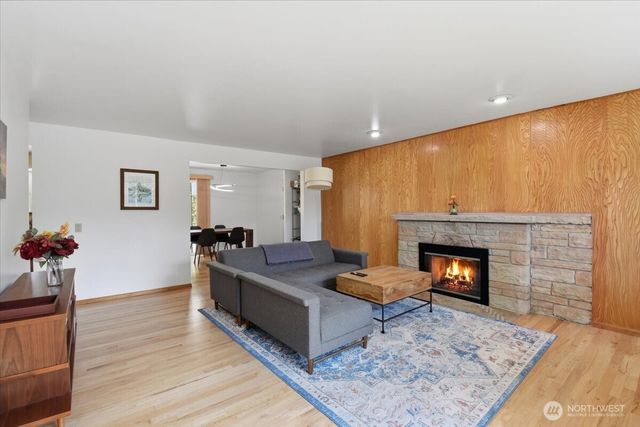 20621 78th Place W, Edmonds, WA 98026